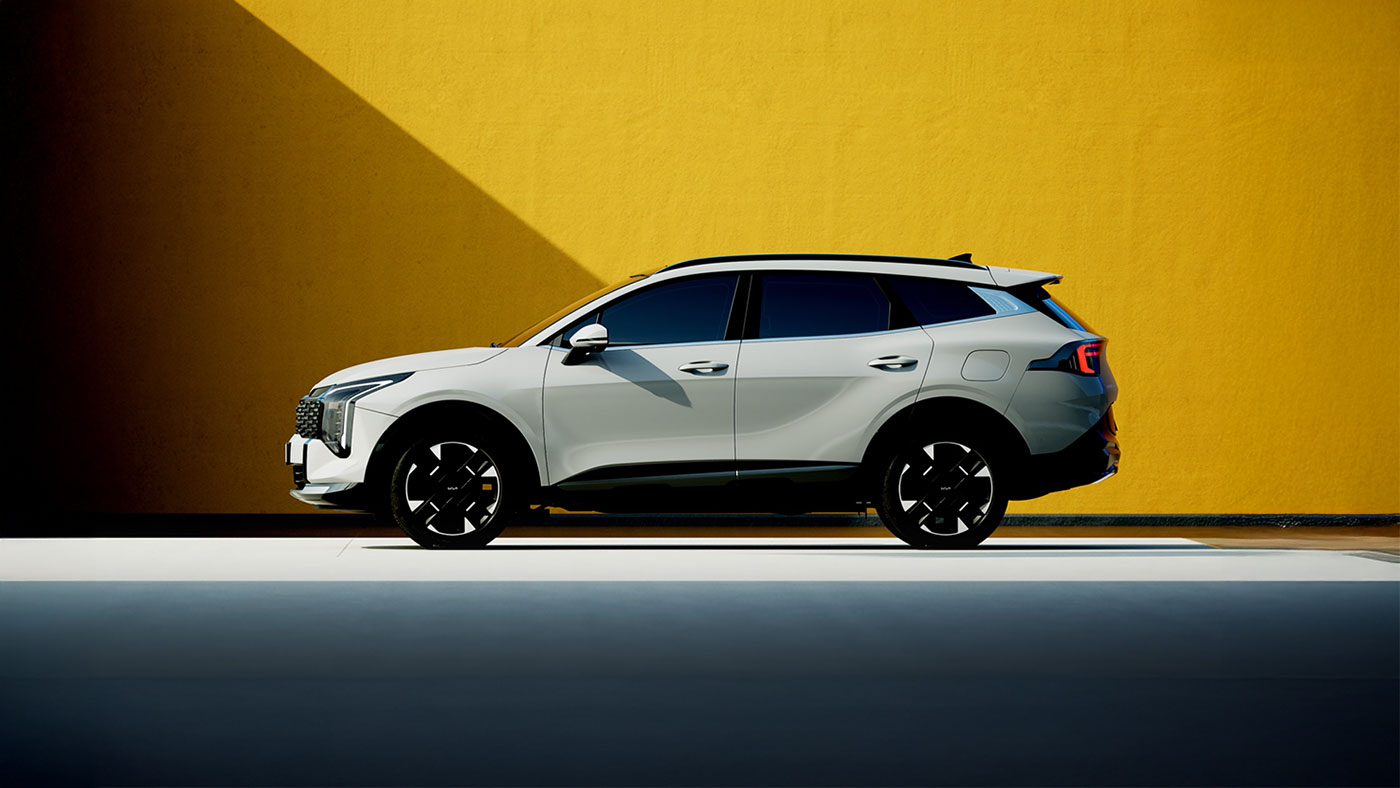 2026 Kia Sportage side view 3