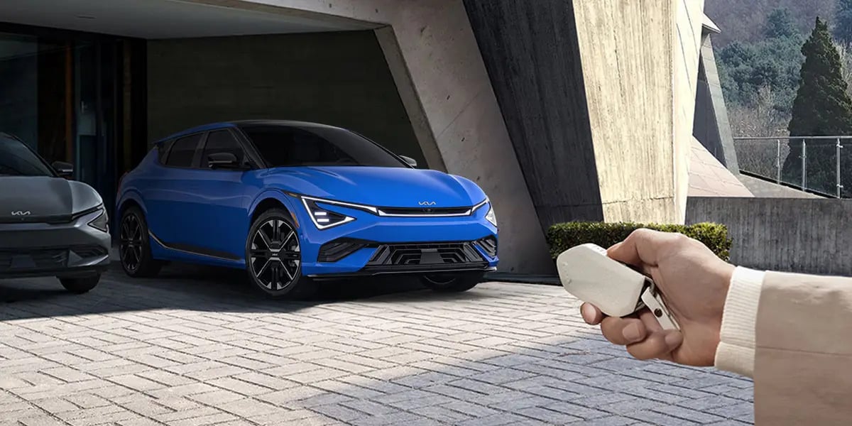 Kia Remote Smart Parking Assist moving a vehicle into a parking space