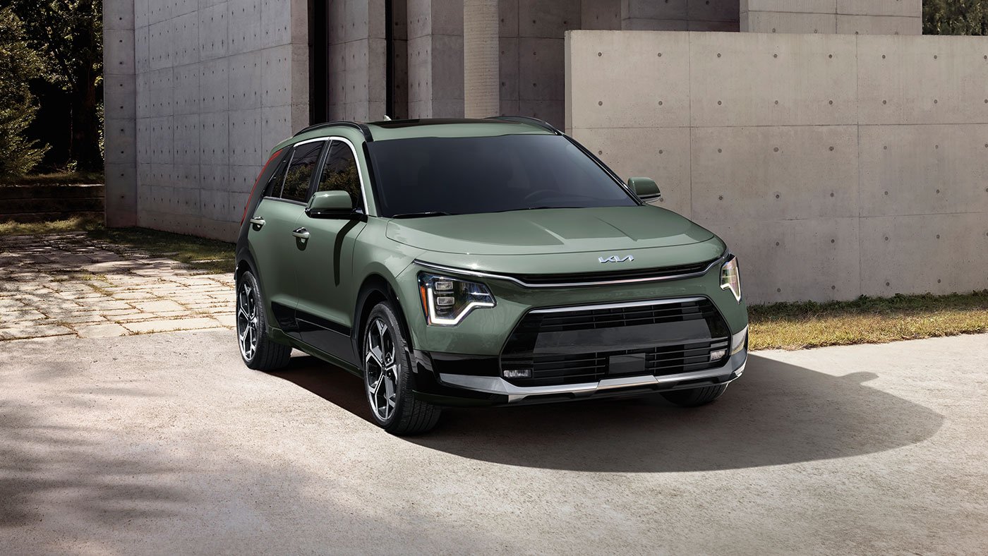 Front exterior of Niro Hybrid SX in Cityscape Green with LED headlights