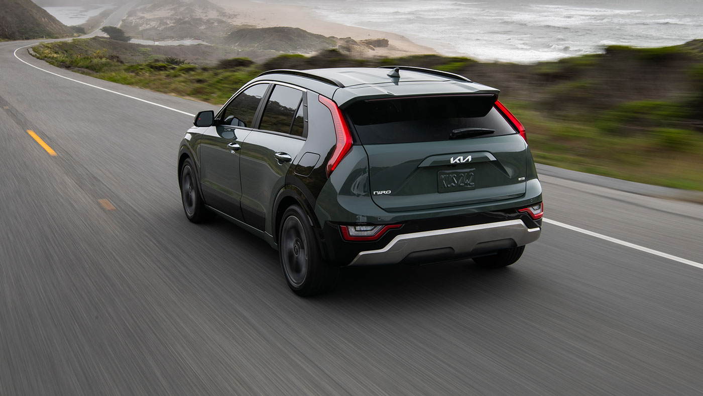 Rear exterior of Niro Hybrid SX in Cityscape Green with Rear Spoiler.