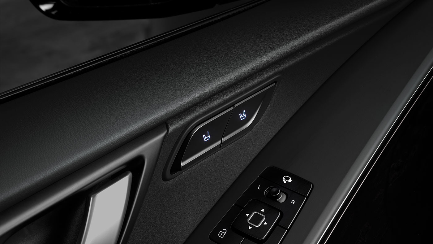 Interior of Niro Hybrid with Memory Driver Seat.